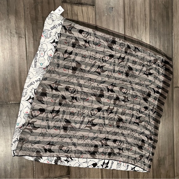 Disney Villains Animated Antagonists Scarf - Picture 4 of 11